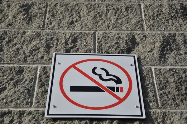 Não fumar sinal na parede — Fotografia de Stock