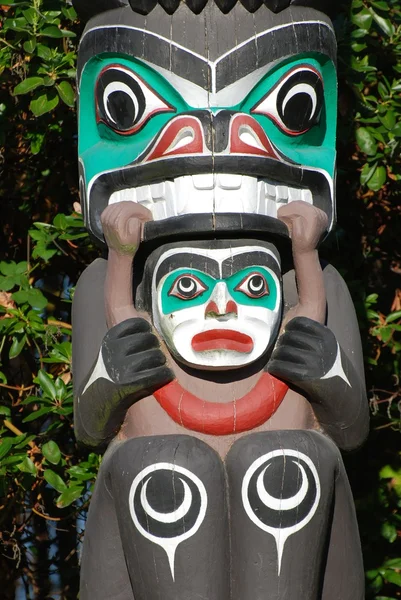Indian painted totem poles in Canada — Stock Photo, Image