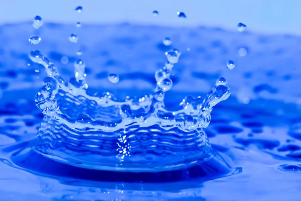 Water Drop Splash Crown Blue Tones — Stock Photo, Image