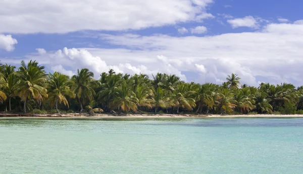 Blå lagunen nära saona island — Stockfoto