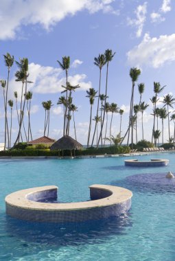 Karayipler resort üzerinde boş Yüzme Havuzu