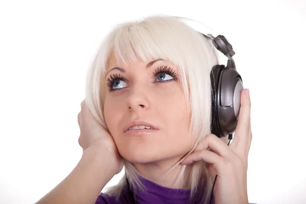 Das Schöne Mädchen Mit Den Ohrhörern Hört Musik — Stockfoto