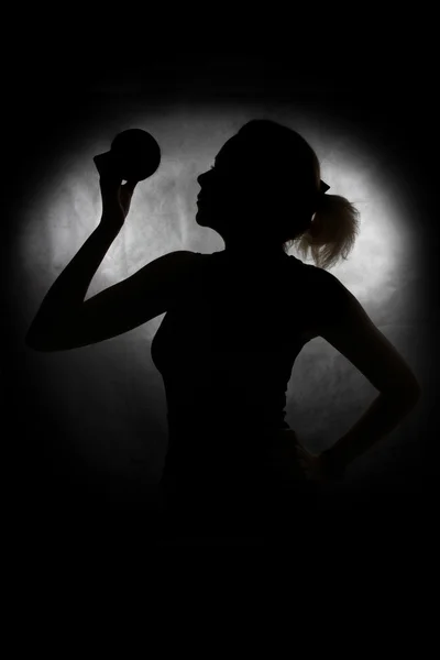 Silhouette eines Mädchens mit einem Apfel Stockfoto