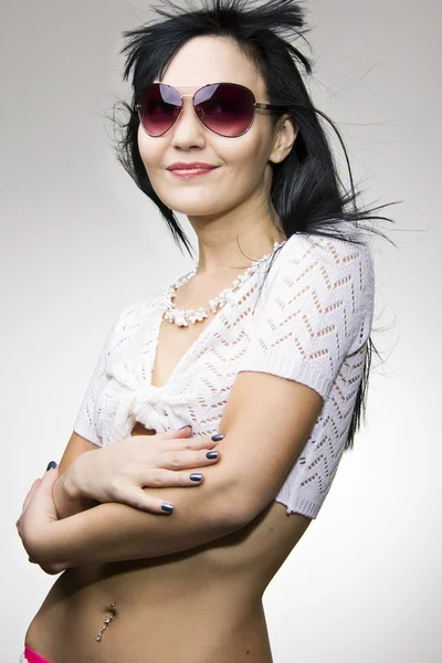 Glamour girl wearing sunglasses — Stok fotoğraf