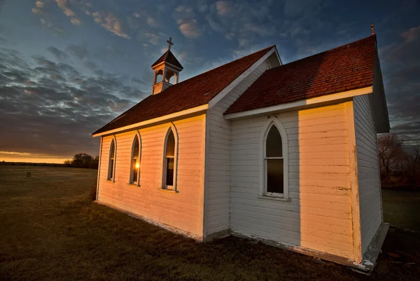 日没のサスカチュワン州教会 — ストック写真