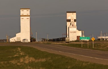 tahıl Asansör ve dolunay saskatchewan Kanada