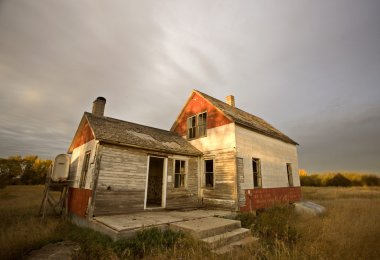 gün batımı saskatchewan Kanada terk edilmiş çiftlik