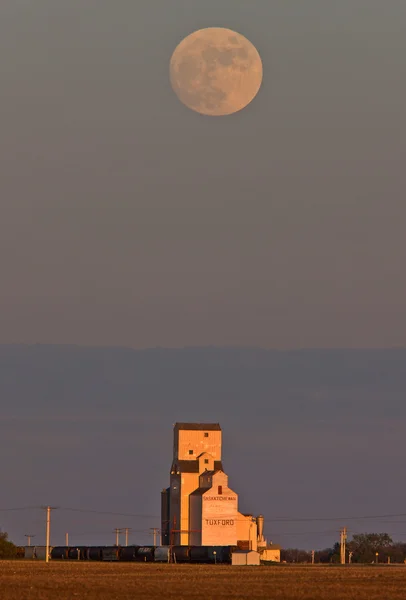 Grain Elevator and Full moon — Stock Photo, Image