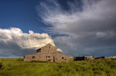 terk edilmiş çiftlik binaları saskatchewan