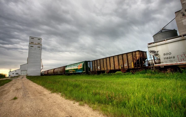 Nuvens Tempestade Sobre Elevador Grãos Saskatchewan — Fotografia de Stock