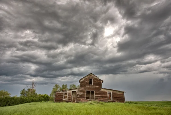 Bâtiments agricoles abandonnés Saskatchewan — Photo