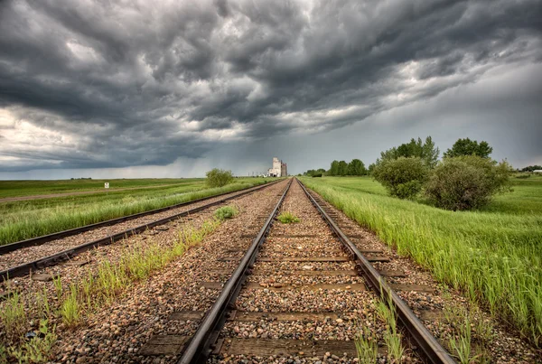 Nubes Tormenta Sobre Elevador Granos Saskatchewan — Foto de Stock