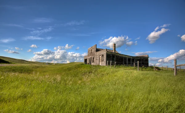 Заброшенные Фермерские Дома Саскачеван Канада Грозовые Облака Прерии — стоковое фото