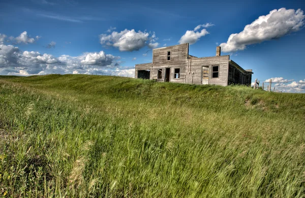 Abandonado Fazenda Edifícios Saskatchewan Canadá Tempestade Nuvens Pradaria — Fotografia de Stock