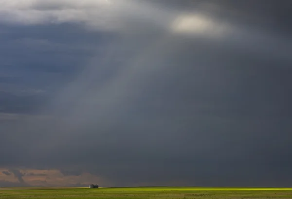 嵐の雲草原空サスカチュワン — ストック写真