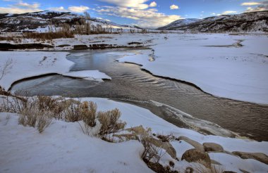 Yellowstone park wyoming kış kar