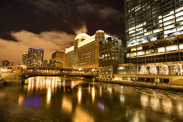 Chicago centrum stad nachtfotografie — Stockfoto