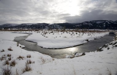 Yellowstone park wyoming kış kar soda butte creek