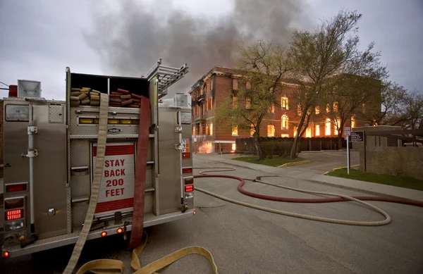 サスカチュワン州の建物で火災します。 — ストック写真