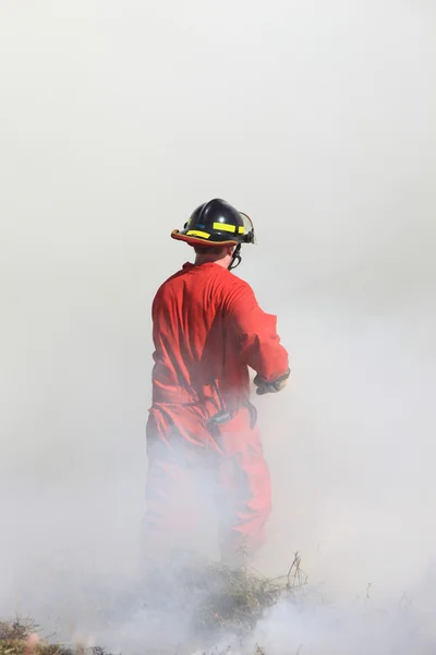 消防士草火災サスカチュワン州カナダ — ストック写真