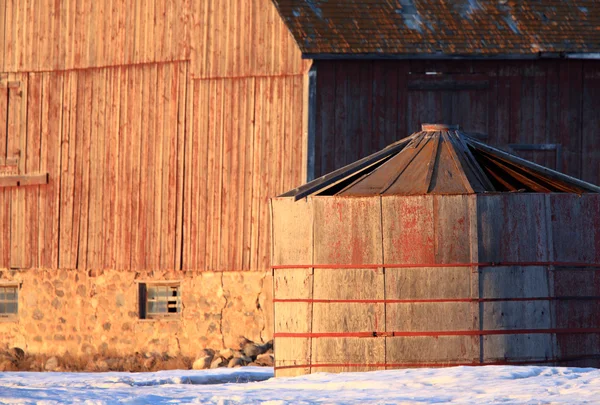 古い納屋と木製の穀物サスカチュワン — ストック写真