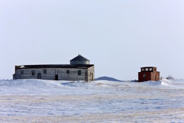 Kış saskatchewan vagon ve çiftlik binaları