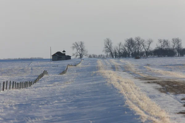 Opuštěný dům v zimě — Stock fotografie
