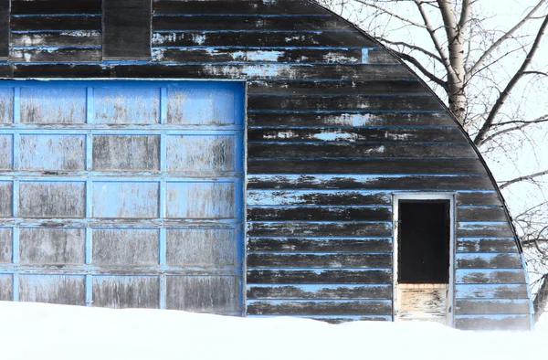 Garagem antiga em Winter Saskatchewan — Fotografia de Stock