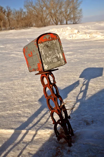 Поштова скринька в зимовий Саскачеван — стокове фото