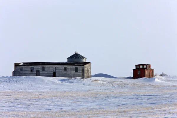 Caboose and Farm Buildings in Winter Saskatchewan — Stock Photo, Image