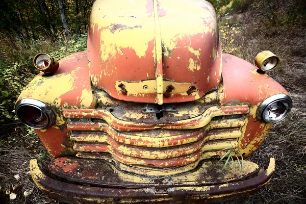 丢弃的卡车在电报中北不列颠哥伦比亚省的克里克 — 图库照片