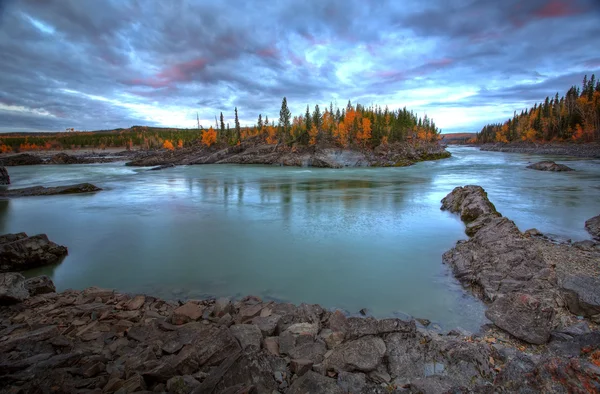 Река Северной Британской Колумбии — стоковое фото