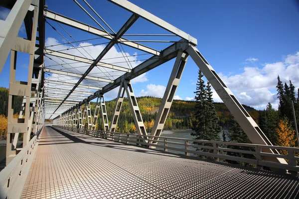 Stikine River bridge in British Columbia — Stock Photo, Image