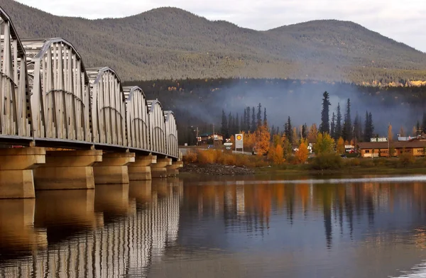 アラスカ ・ ハイウェイにテズリン湖橋 — ストック写真