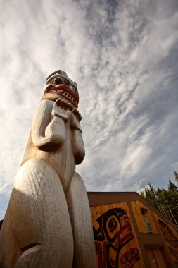 kitsumkalum il Park totem direği