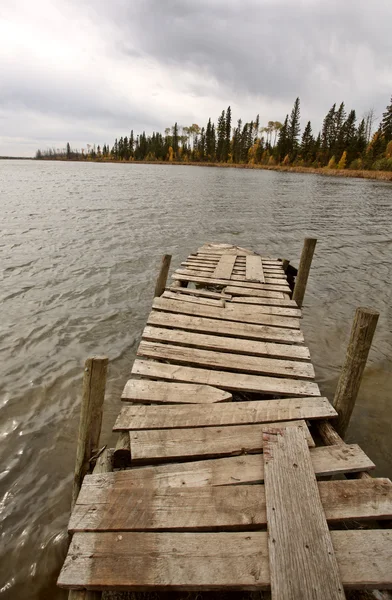 Rickety dock in Meadow Lake Park — Stock Photo, Image