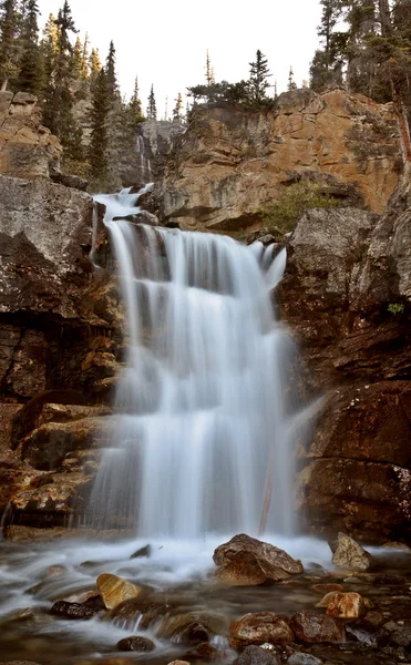 Kusza creek esik a jasper nemzeti parkban — Stock Fotó