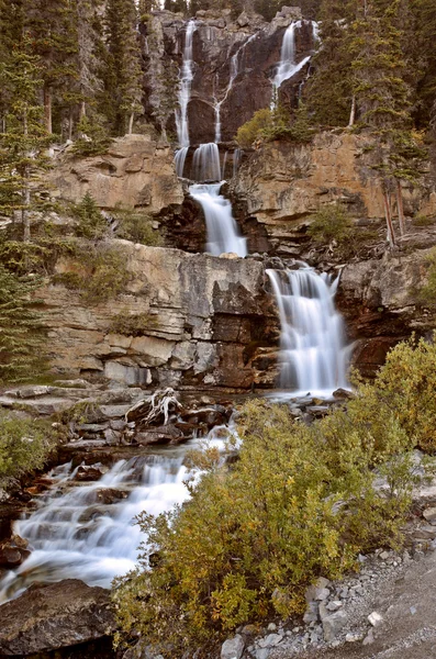 Клубок Creek Falls в Національний парк Джаспер — стокове фото