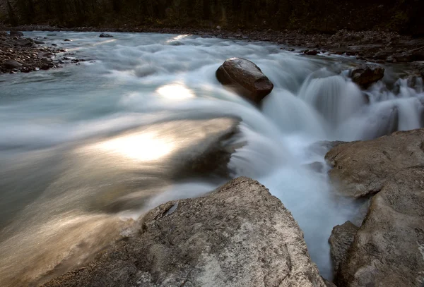 森瓦普塔瀑布在贾斯珀国家公园 — 图库照片