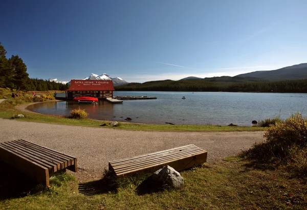 Maligne Lake in Jasper National Park — Stock Photo, Image