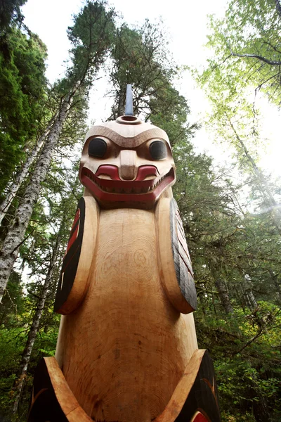 Totem Pole Kitsumkalum Provincial Park — Stock Photo, Image