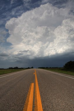 fırtına bulutları saskatchewan otoyol aşağı