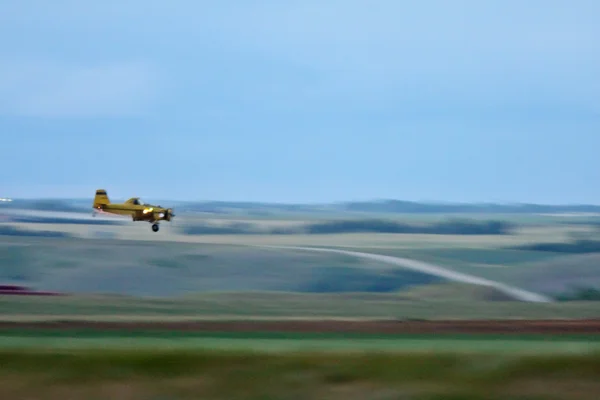 农作物喷洒飞机在萨斯喀彻温 — 图库照片