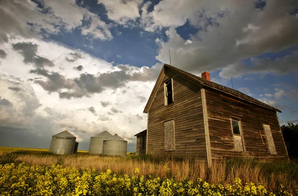 Una vieja granja de Saskatchewan —  Fotos de Stock