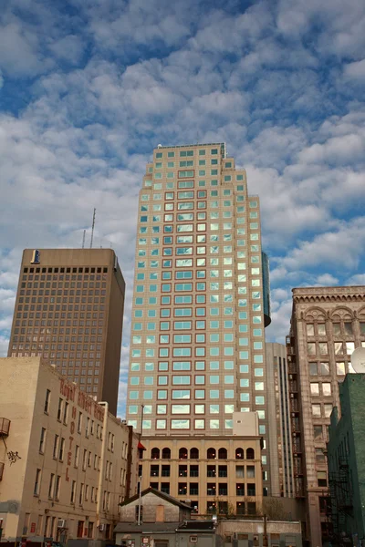 Nové Budovy Mezi Staré Centru Města Winnipeg — Stock fotografie