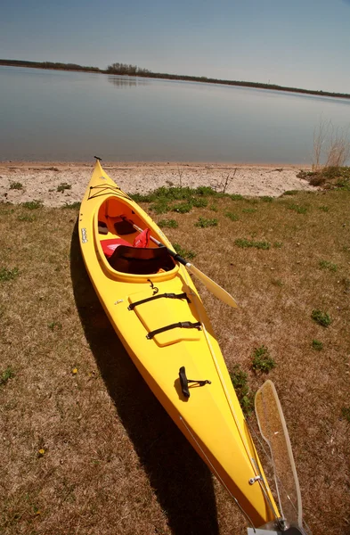 Kayak on beach at Lake Winnipeg — Stock Photo, Image