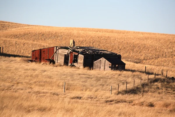 大草原の古い農場の建物 — ストック写真