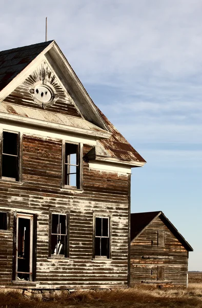 Velha casa abandonada fazenda — Fotografia de Stock