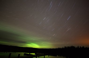 narrows waskesiu Gölü'nün kuzey ışıkları