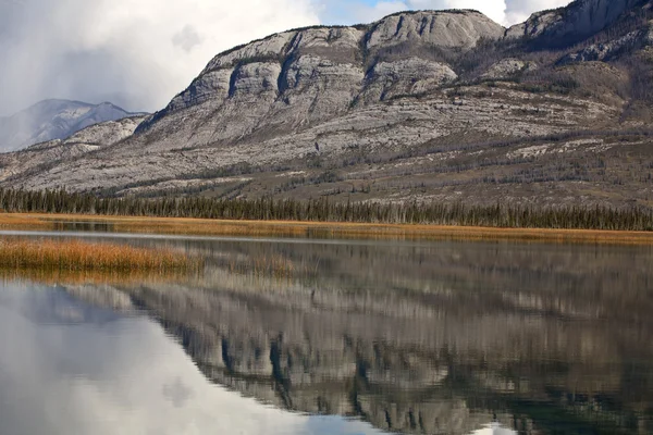 alberta rocky Dağları kar bulutlar